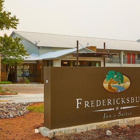 Fredericksburg Inn And Suites Bagian luar foto