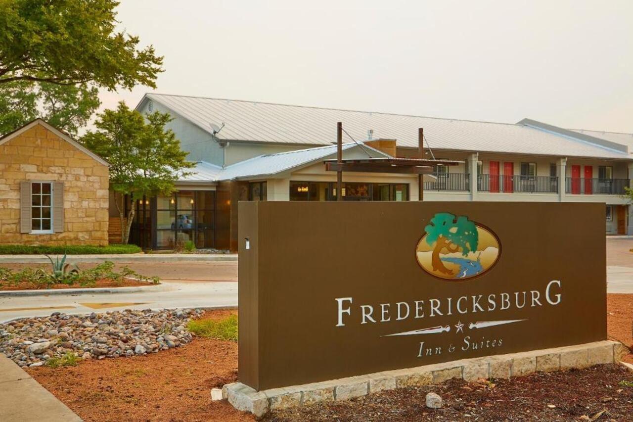 Fredericksburg Inn And Suites Bagian luar foto