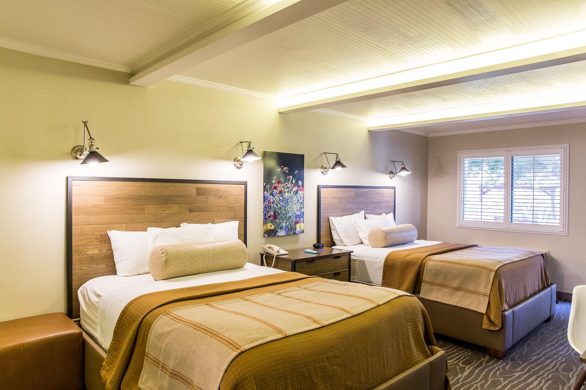 Fredericksburg Inn And Suites Bagian luar foto