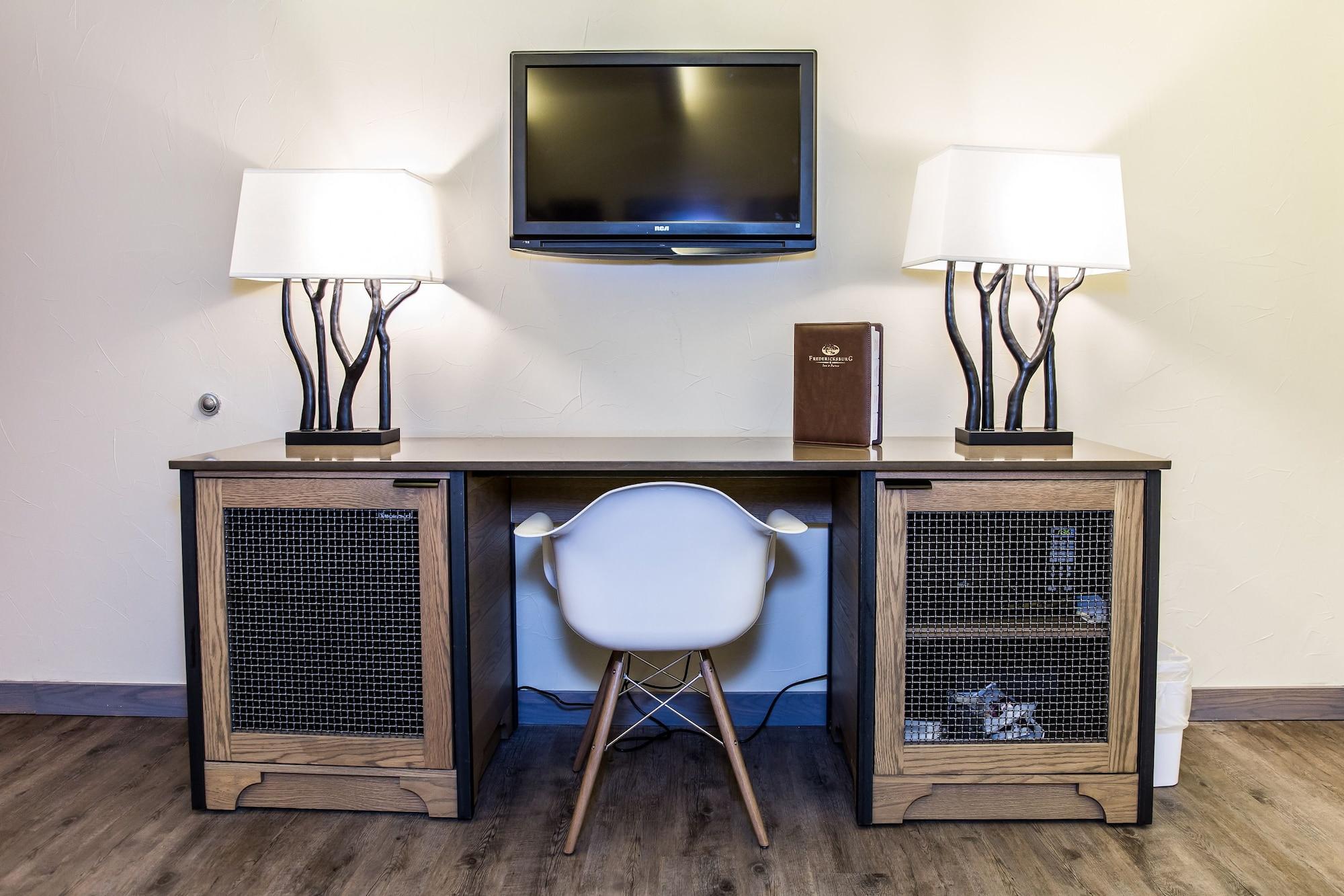 Fredericksburg Inn And Suites Bagian luar foto